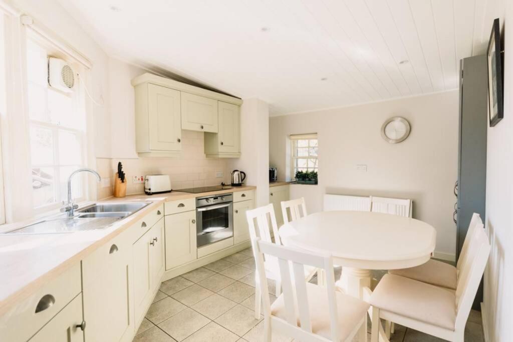 Factors House - A Comfy Cottage In Countryside Park With Wifi And Access To Bar And Pool Perth Exterior foto