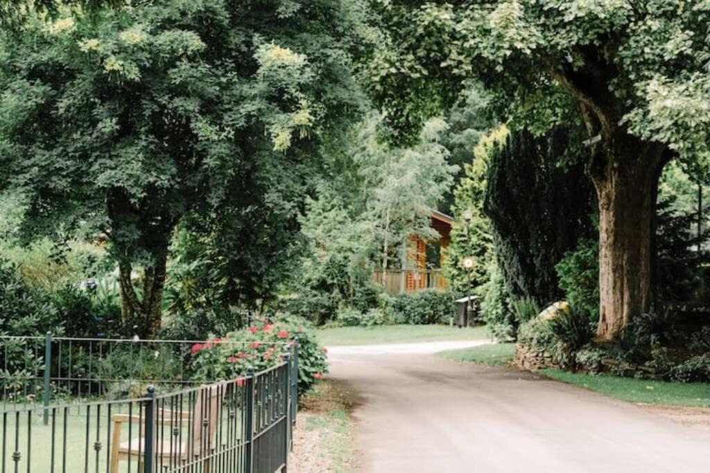 Factors House - A Comfy Cottage In Countryside Park With Wifi And Access To Bar And Pool Perth Exterior foto